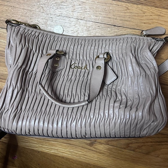 COACH🩷 Ashley gathered leather satchel. - Picture 1 of 9